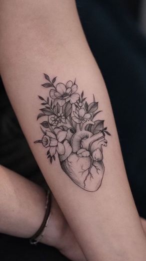 Coração floral tattoo