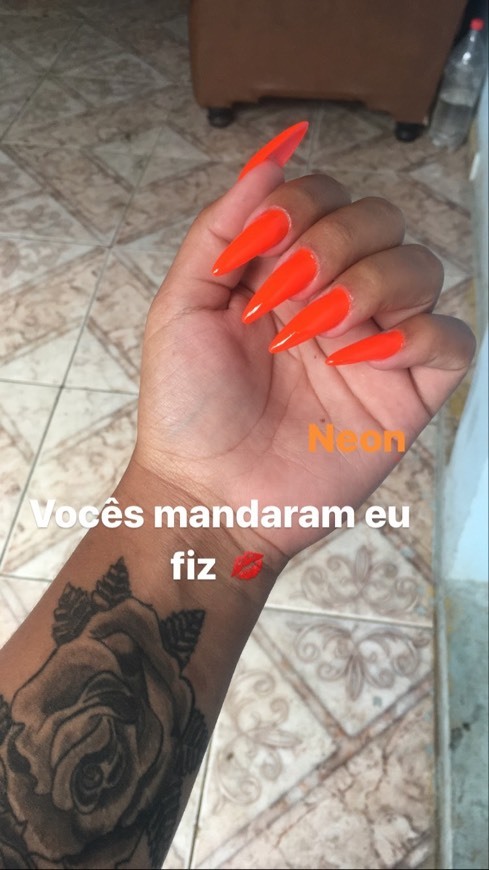 Social Nails Styles 