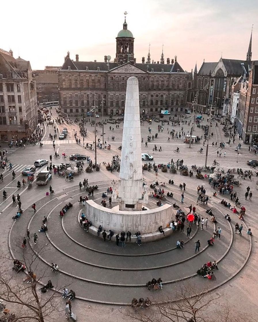 Lugar Dam Square