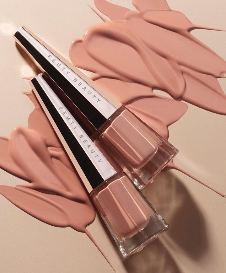 Productos 
STUNNA BOSS NUDES LONGWEAR FLUID LIP COLOR TRIO