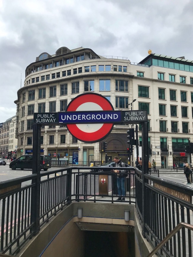 Place Monument Station