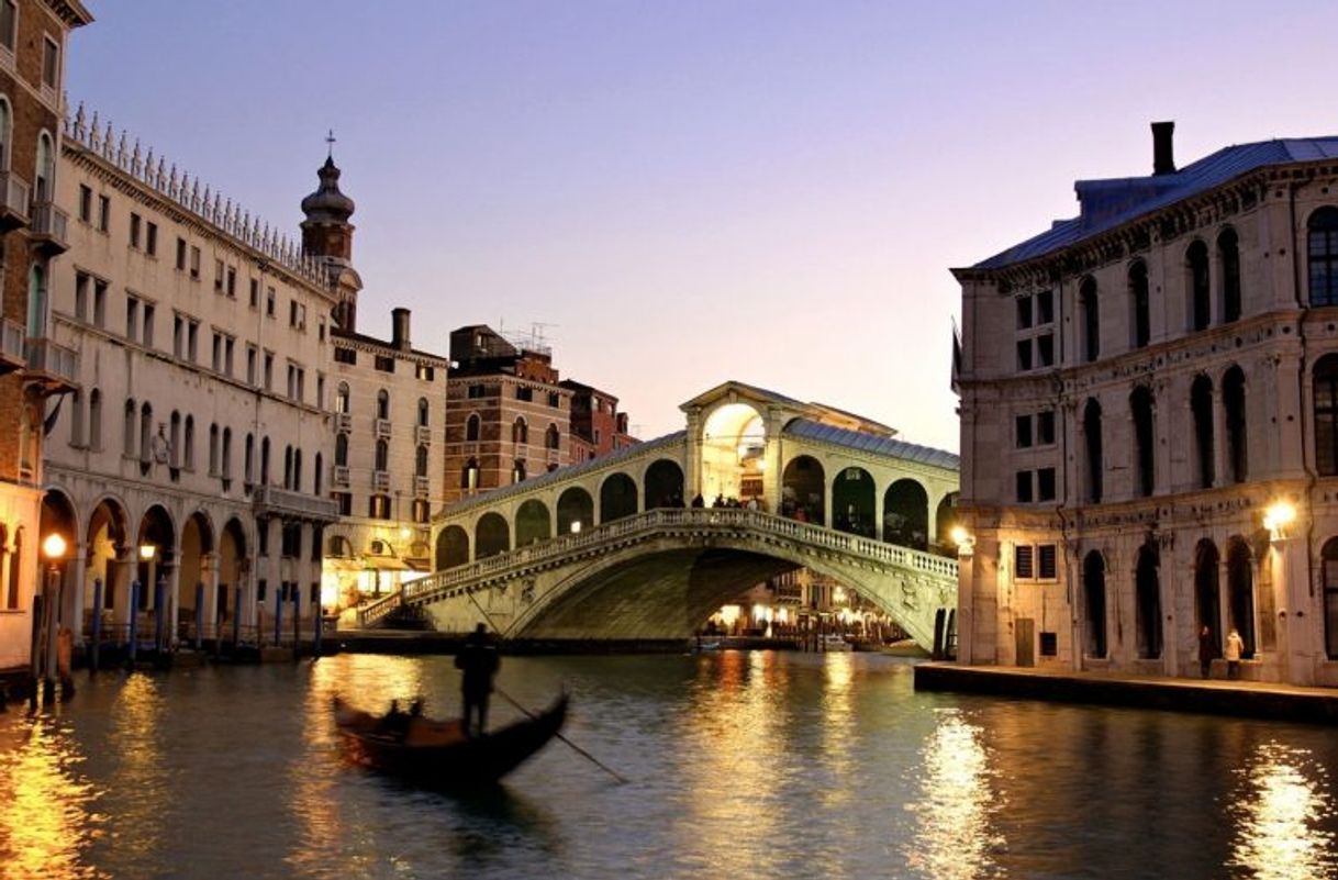 Place Venecia