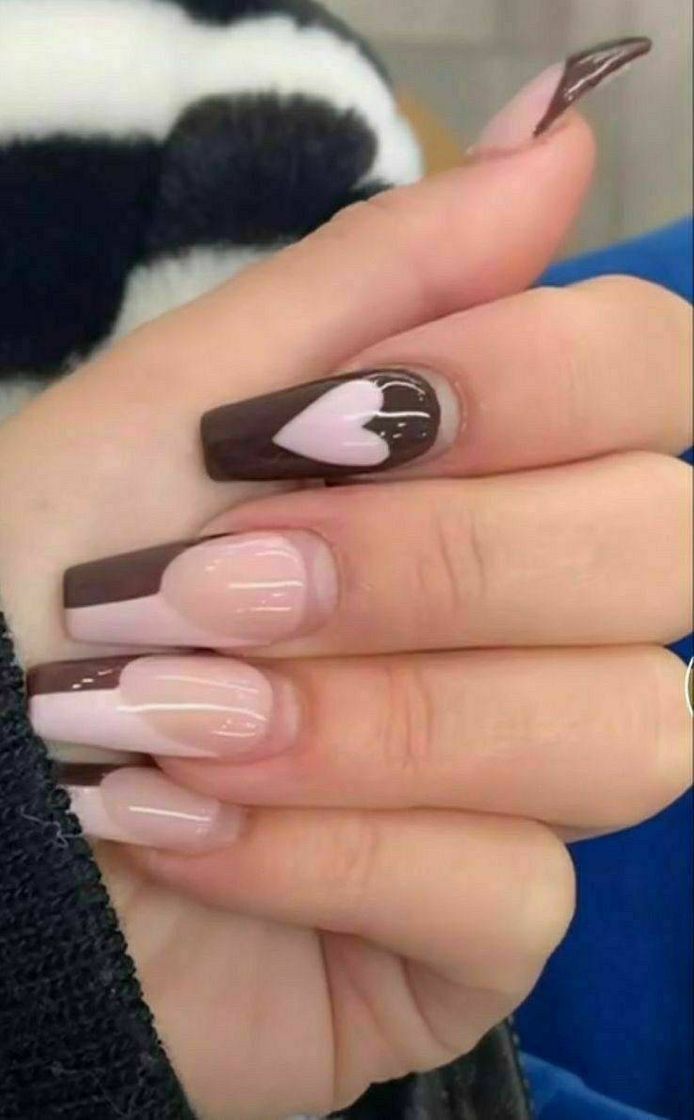 Moda nails aesthetic 