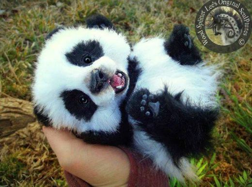 Brinquedo realista panda bebé 