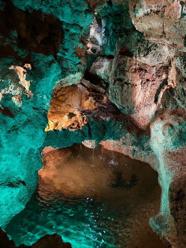 Place Grutas de Mira de Aire