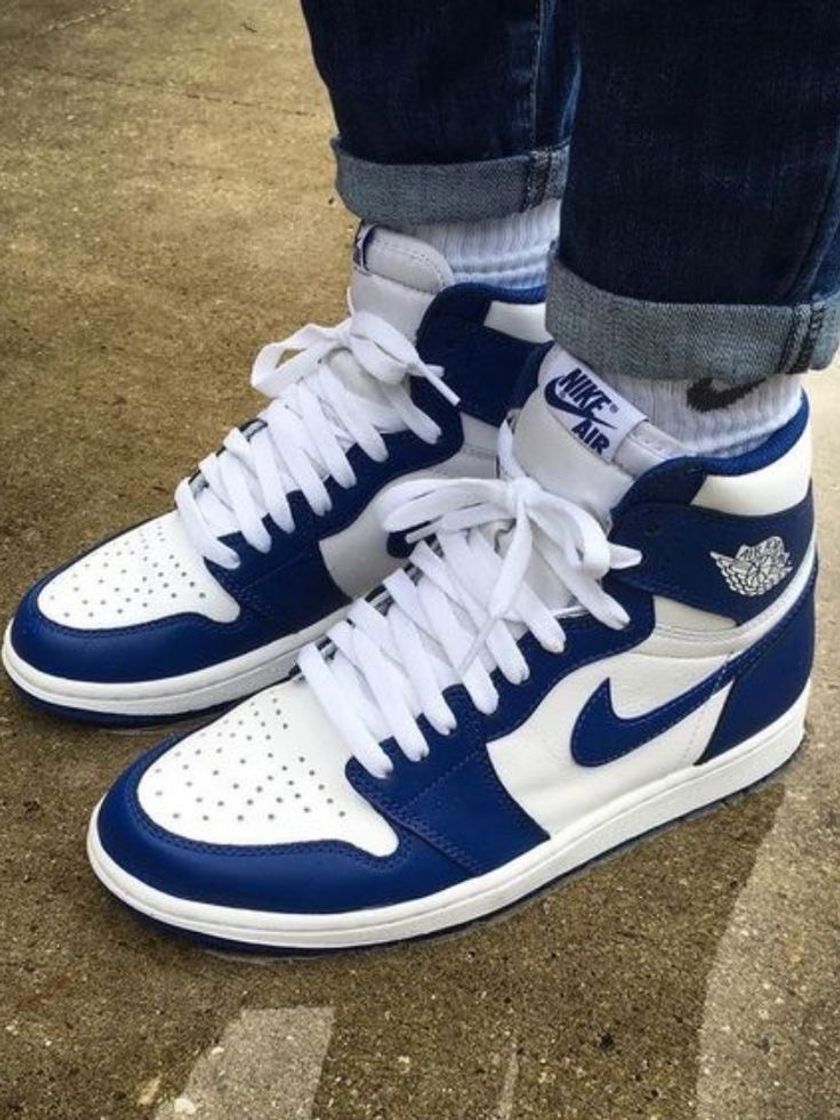 Social Jordan branco e azul escuro 