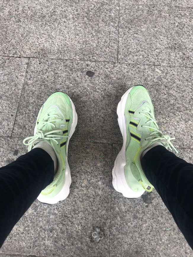 Place Sneakers UOMO ADIDAS Ozweego EE7008