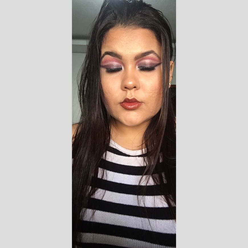 Moda Cut Crease com esfumado roxo 