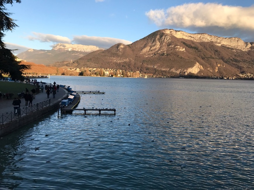 Place Lake Annecy