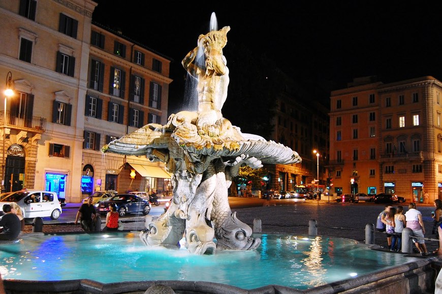 Place Fontana del Tritone