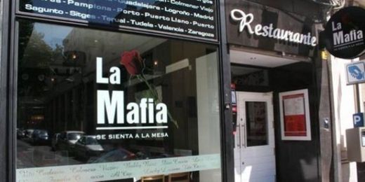 La Mafia se sienta a la mesa