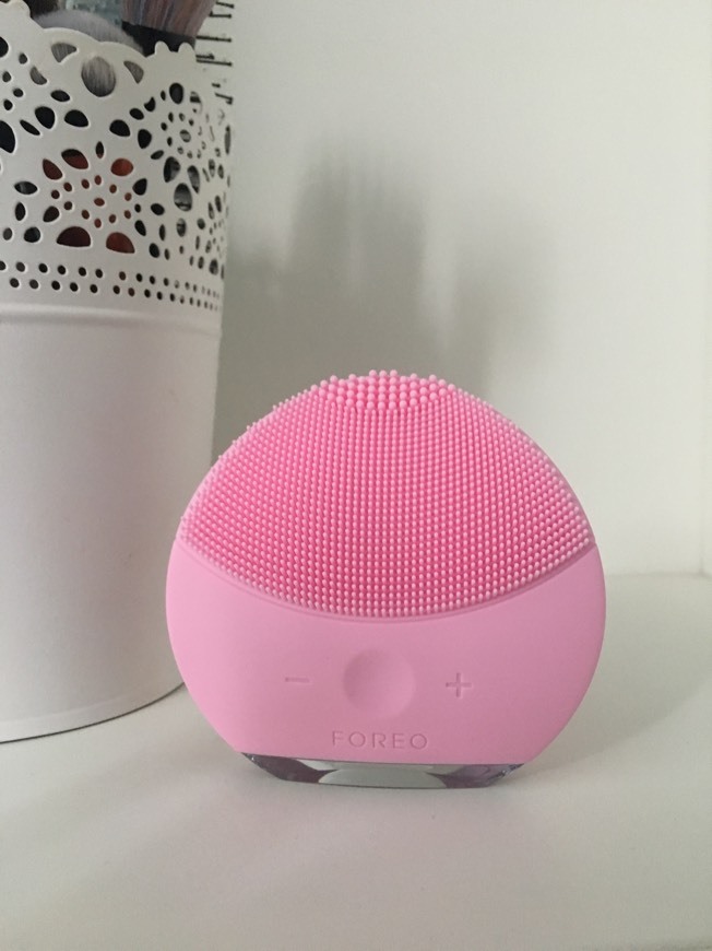 Belleza LUNA mini 2 de FOREO es el limpiador facial con modo anti-edad.