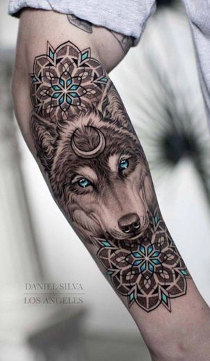 Tattos de lobo me fascinam. Linda demais! 🔥❤️