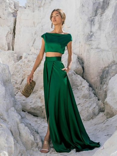 Green crepe maxi skirt | Kaoâ Fashion and lifestyle brand 