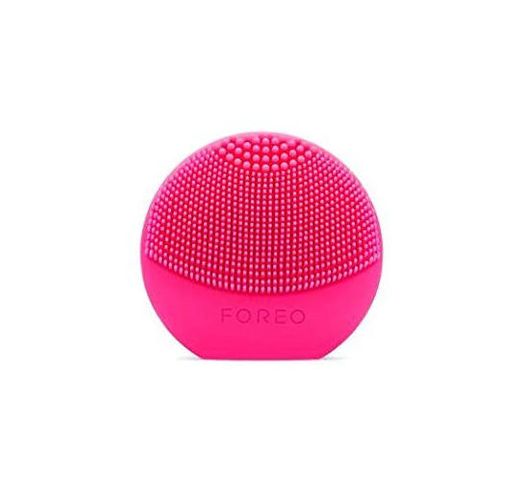 LUNA play plus de FOREO es el cepillo facial recargable de silicona