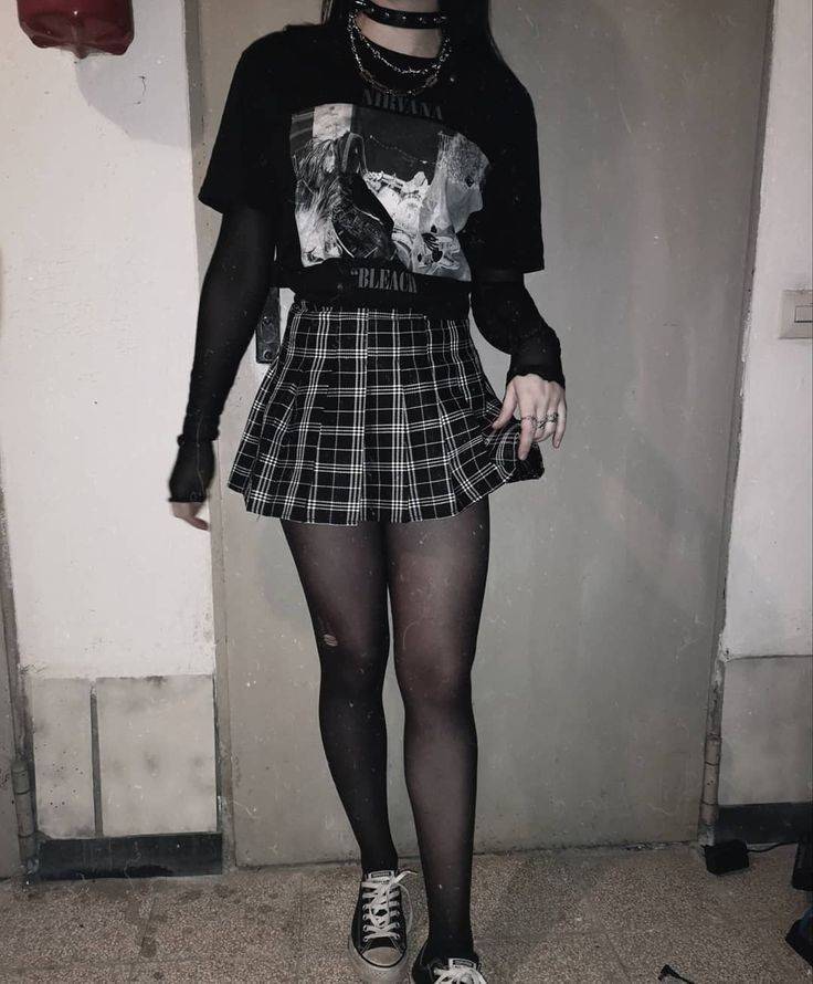 𝑚𝑜𝑑𝑎 𝑒-𝑔𝑖𝑟𝑙