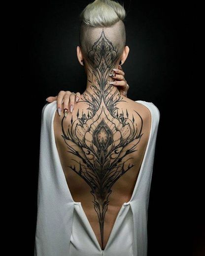Essa tattoo me lembra monges não sei porque kkk