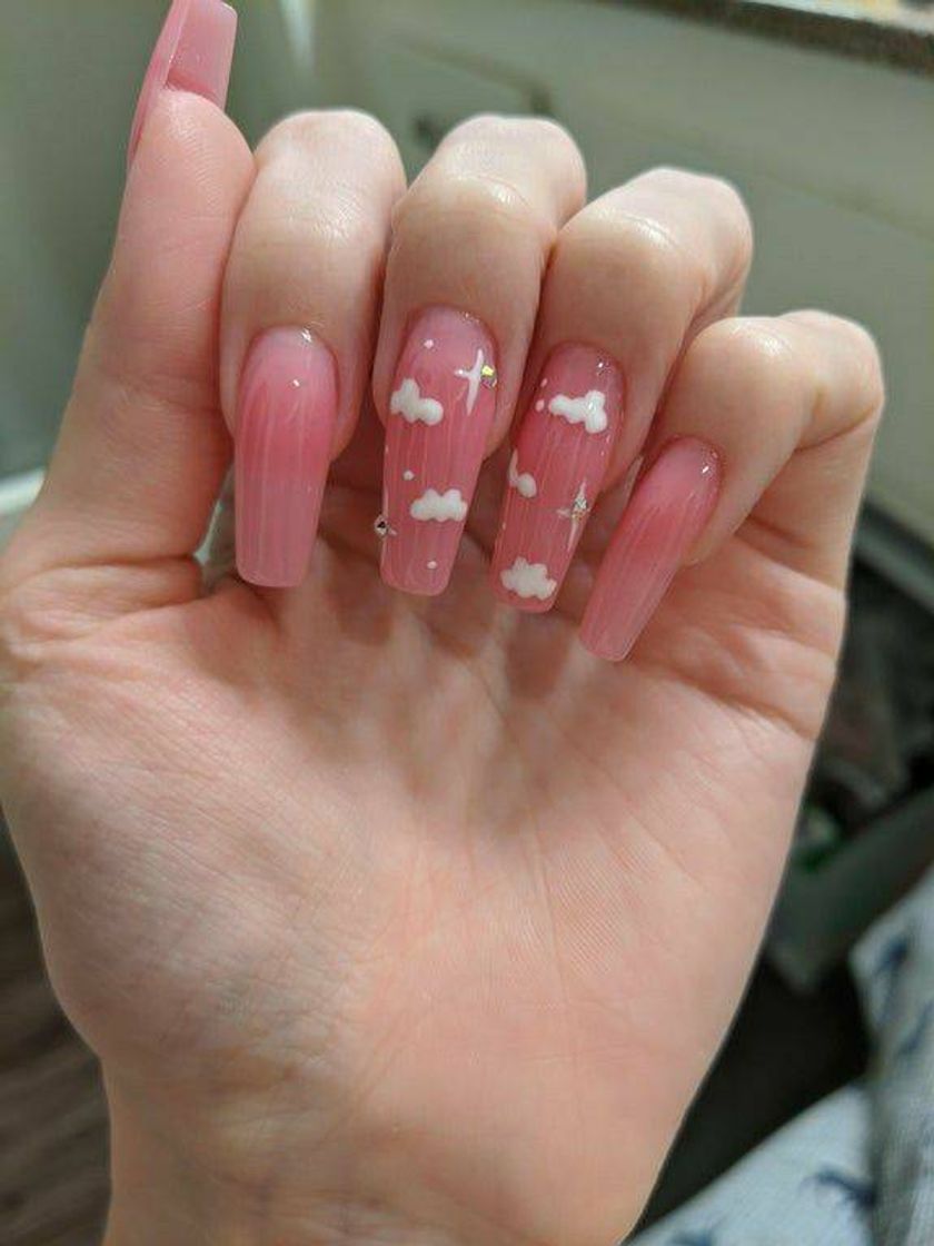 Fashion Unhas rosa com nuvens