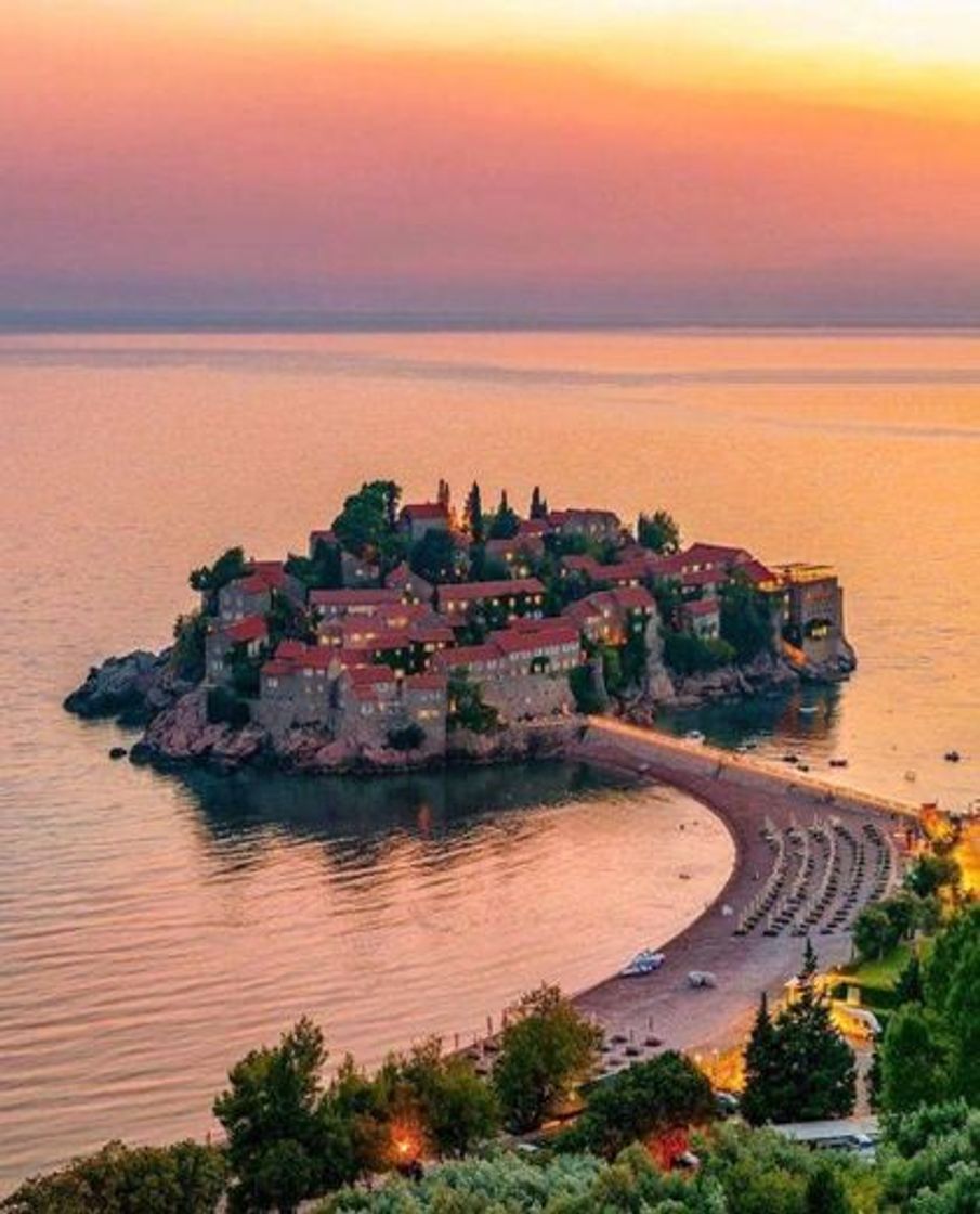 Place Aman Sveti Stefan - Luxury Resort in Montenegro 