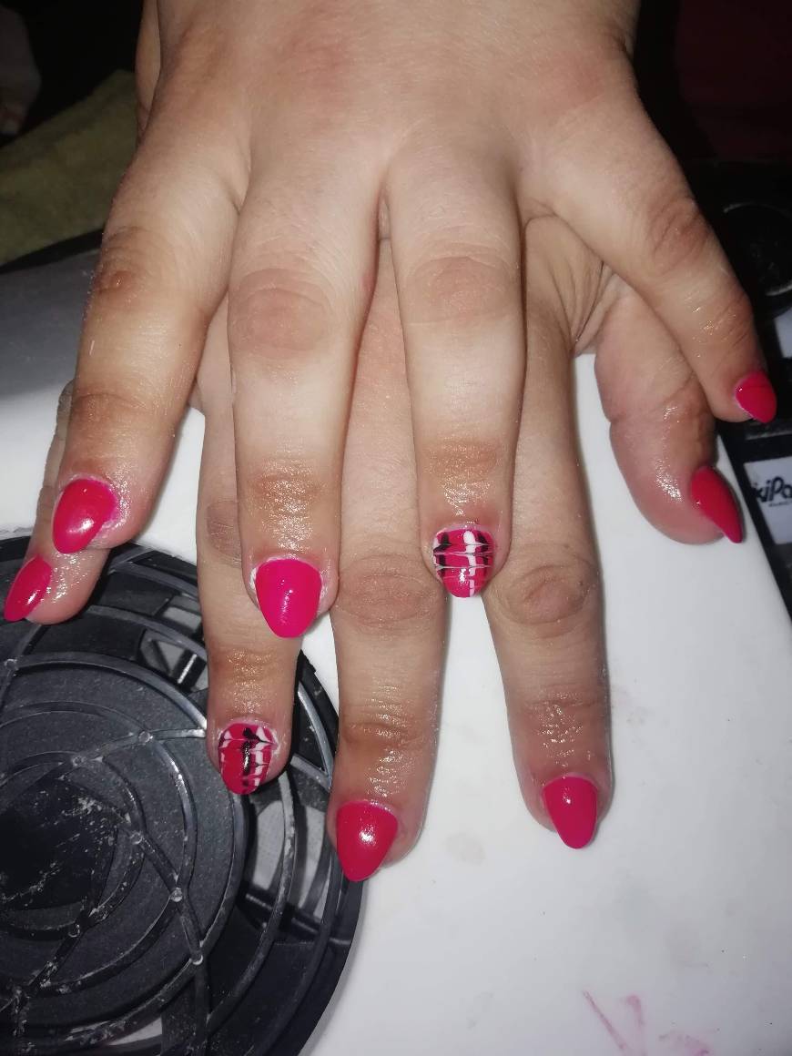 Moda Nails..