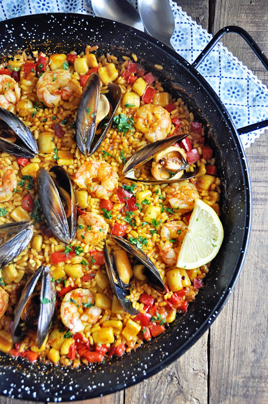 Moda Traditional Spanish Paella Recipe | MyRecipes