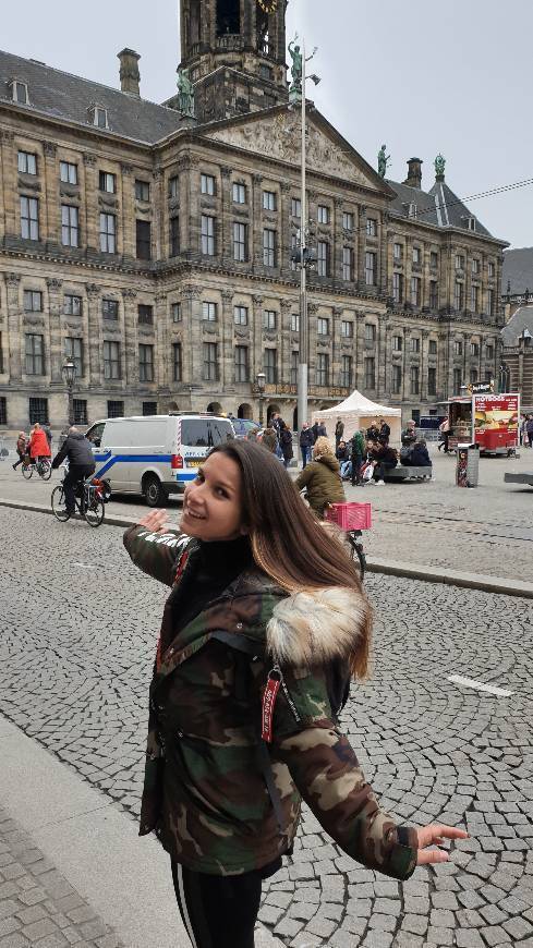 Lugar Dam Square