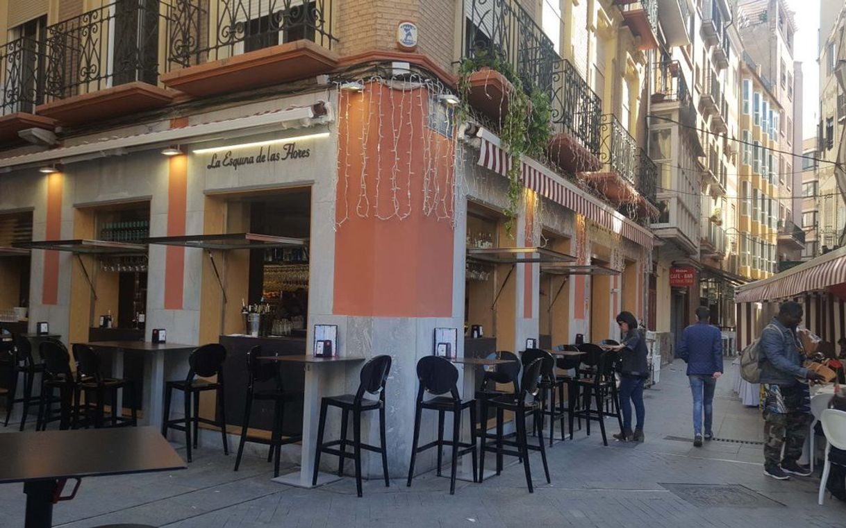 Restaurantes La Esquina De Las Flores.