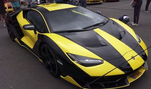 Lamborghini Aventador Black and Yellow 
