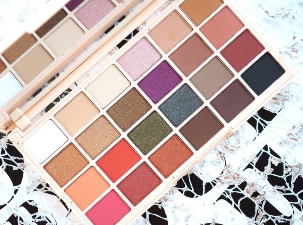 Fashion Makeup Revolution Soph x Pallete