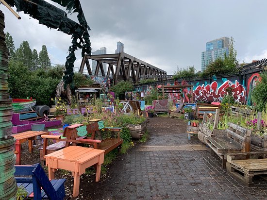 Lugar Nomadic Community Garden