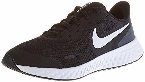 Social Nike Revolution 5