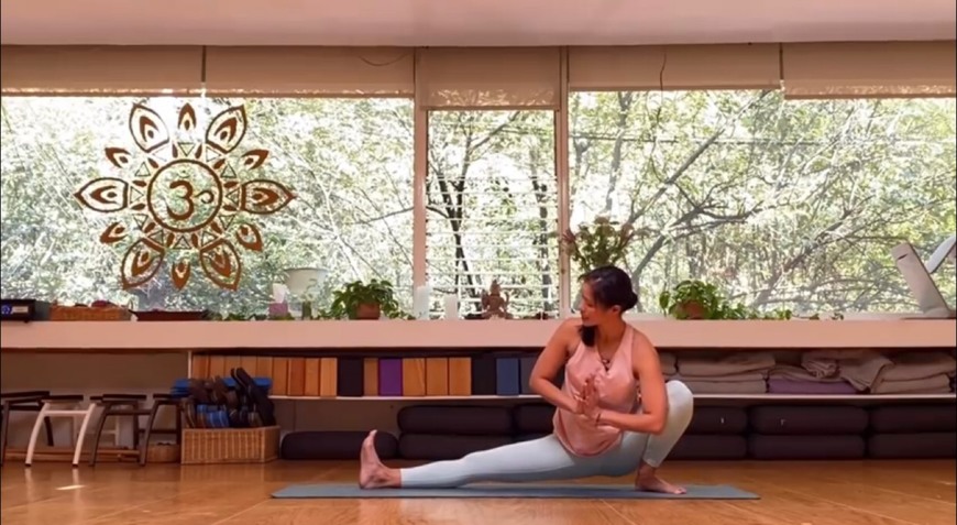 Social Xuan Lan Yoga - YouTube