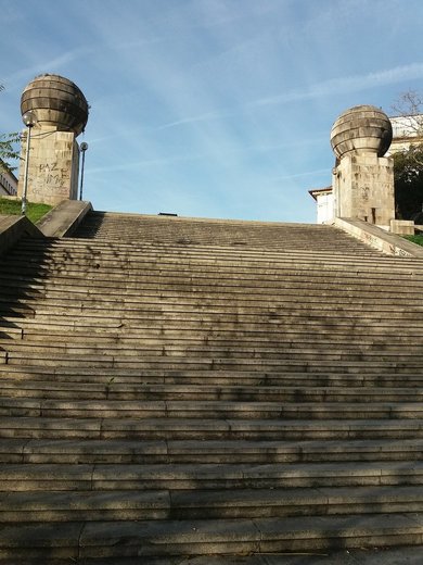 Escadas Monumentais, Universidade