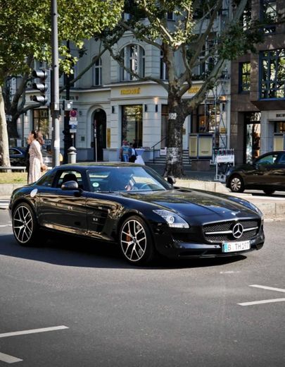 Mercedes Benz SLS