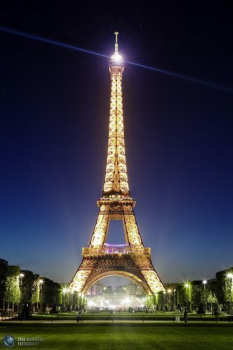 Place Torre Eiffel