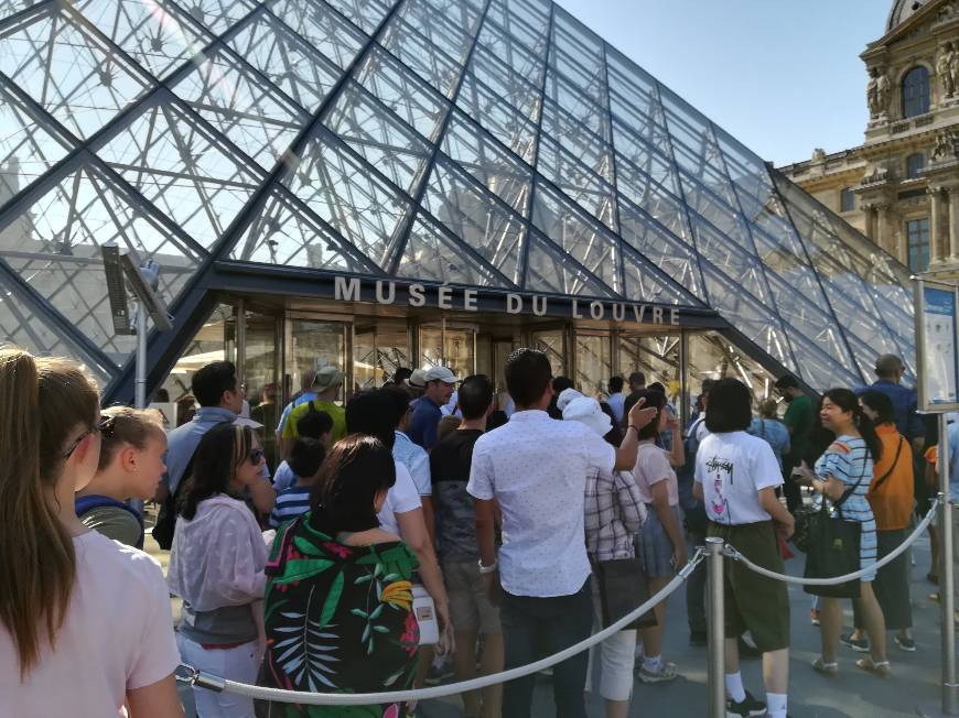 Place Museo del Louvre