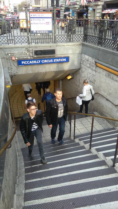 Place Piccadilly Circus Station