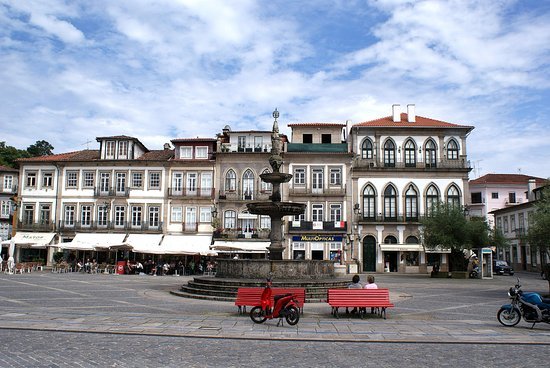 Place Largo de Camões