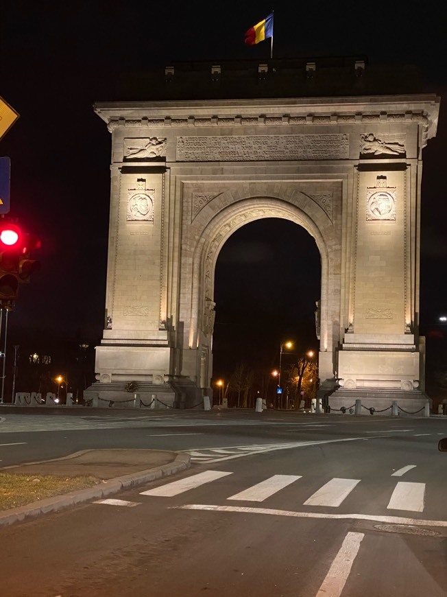 Place Arcul de Triumf