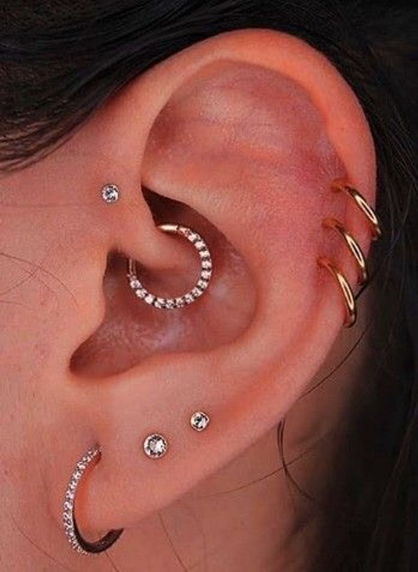 Moda Orelha fechada com piercing dourado e prata ✨🌫