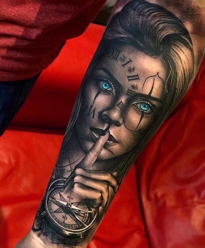 Moda Blue eyes tattoo