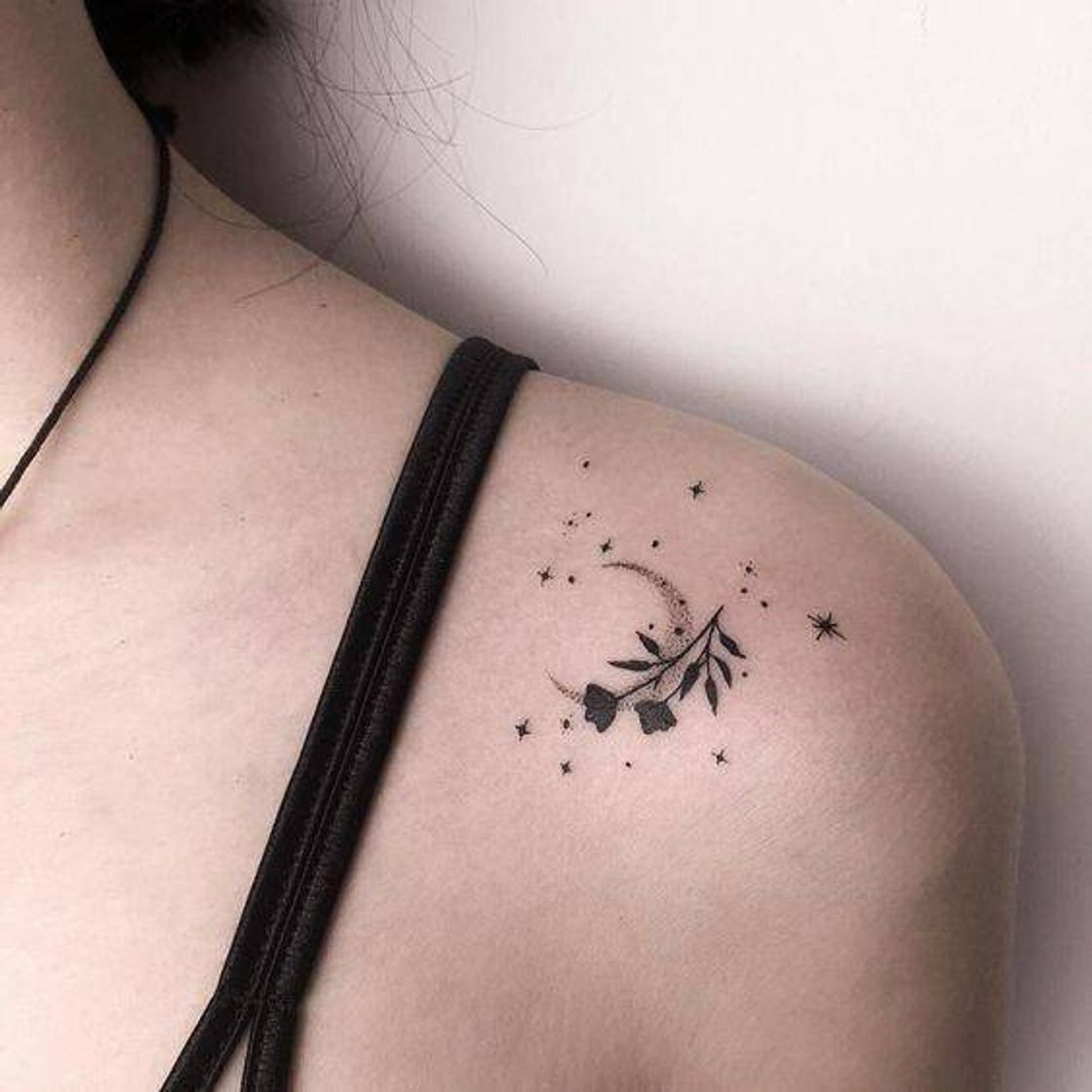 Social Tatuagem feminina