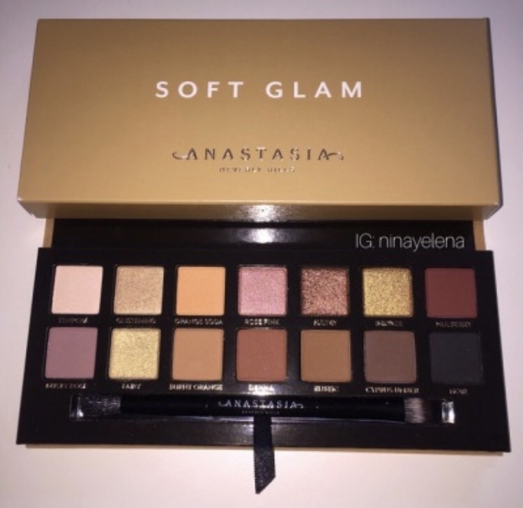 Social ANASTASIA BEVERLY HILLS MODERN RENAISSANCE EYE SHADOW PALETTE