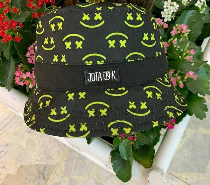 👽
