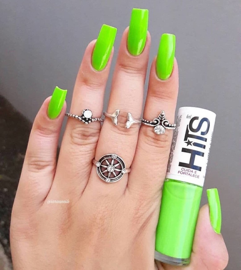 Fashion Unhas neon estão super na moda💚