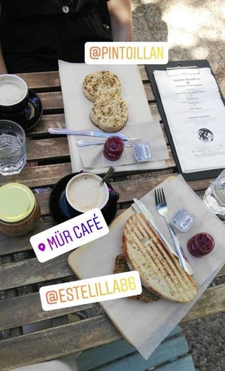 MÜR Café