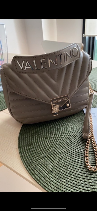 Moda Valentino Online Boutique: Clothing and Accessories | Valentino.com