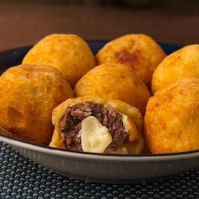 Bombas de carne, papa y queso