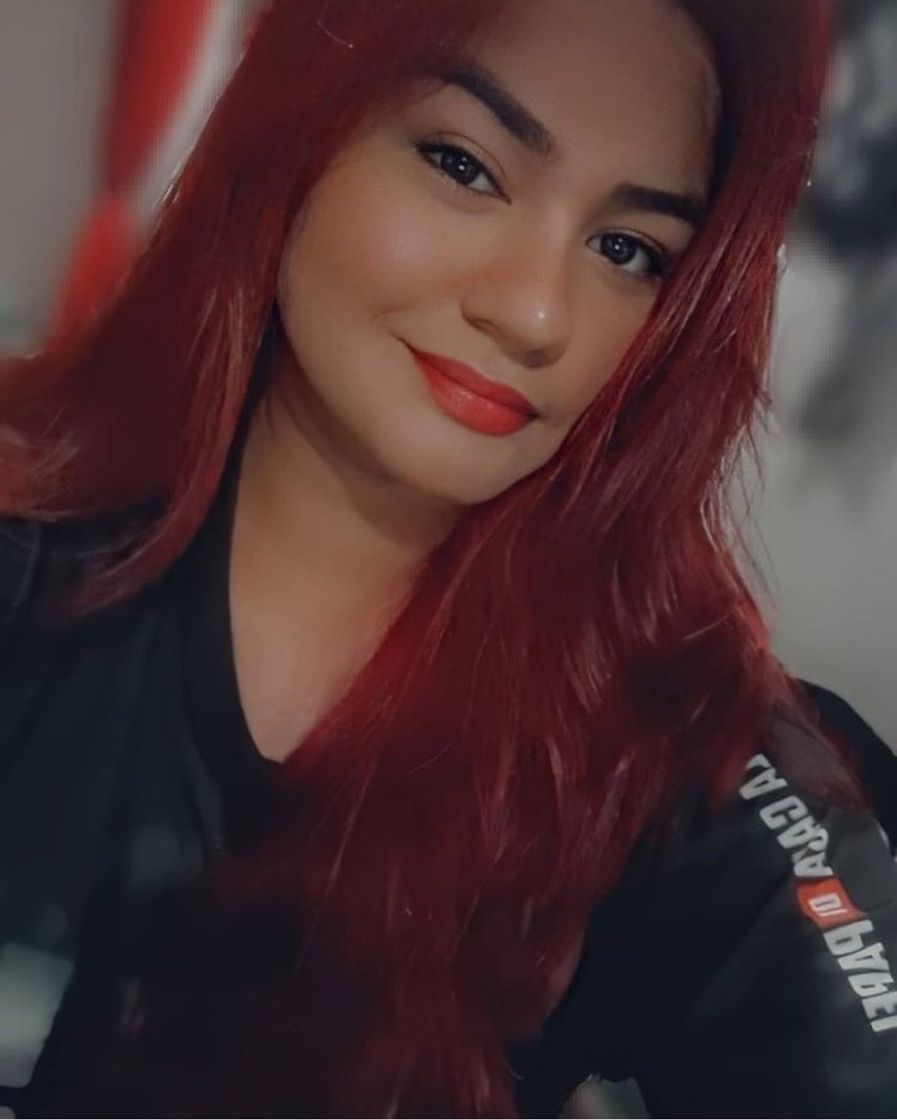 Moda Primeira goto com cabelo vermelho 👩🏼‍🦰 