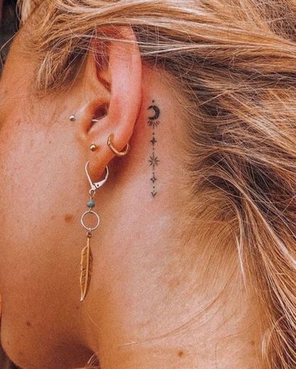 Tatuagem atrás da orelha ✨🤩